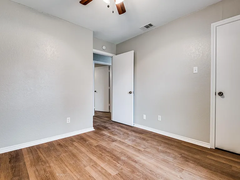 206 Barclay Ave — Photo 17