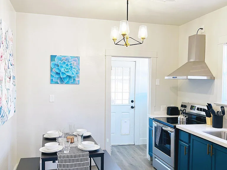 320 N 17th Dr #320 — Photo 2