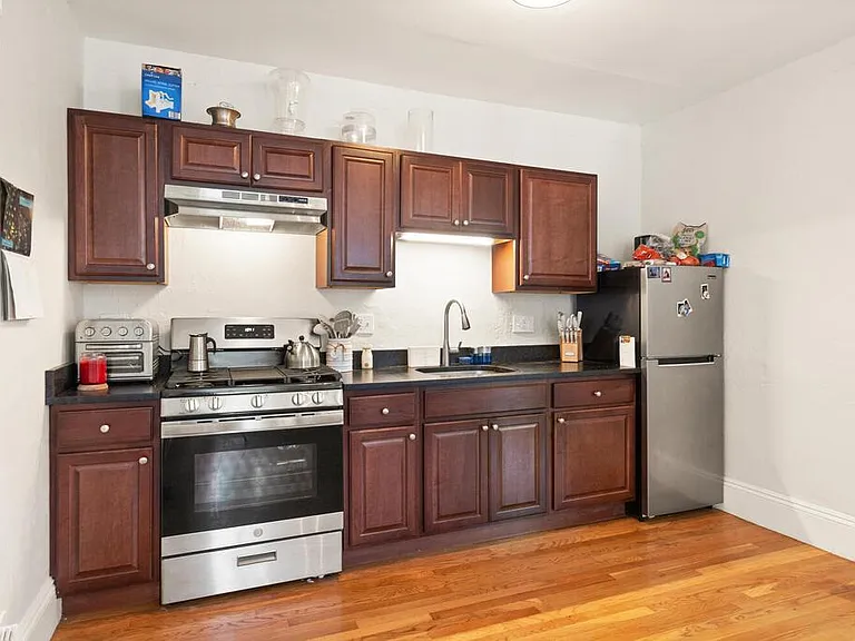 2 Essex St #2R — Photo 1