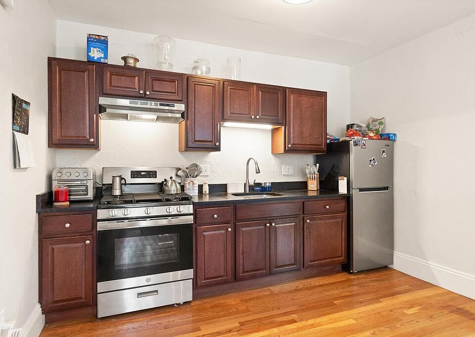1st image of 2 Essex St #2R