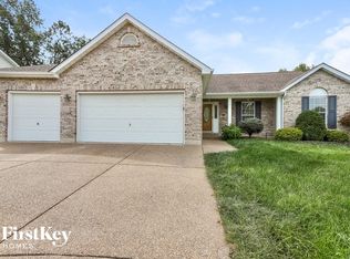 3933 White Rose Ln, Saint Charles, MO 63304