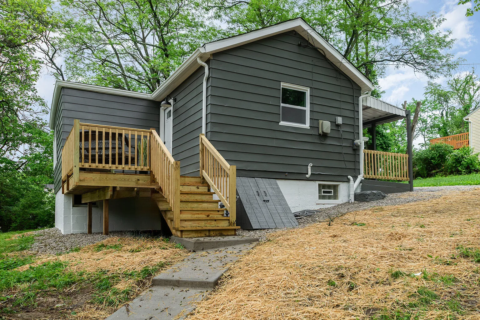 715 Lytle Ave photo 1