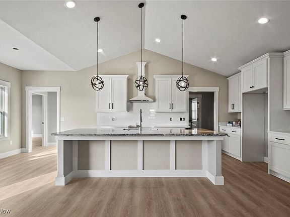 3rd image of 4020 Shelly Lynn Dr