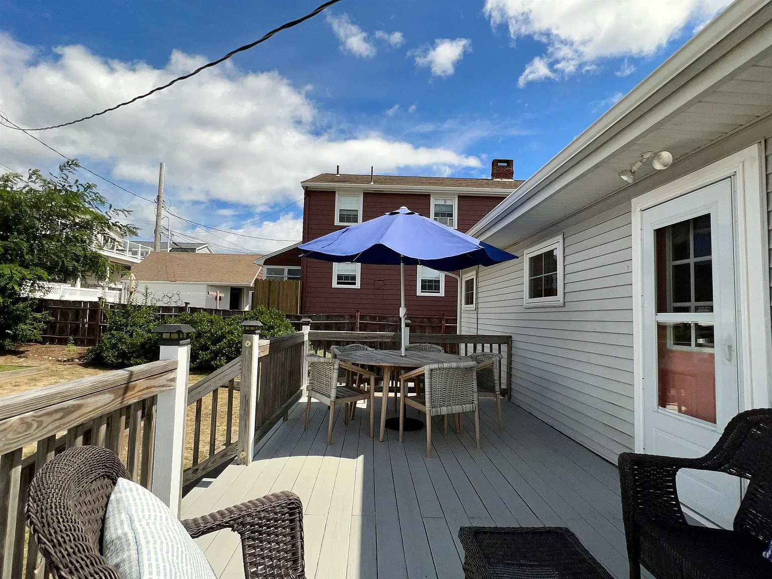 3 bed, 900 sqft, $3,200 — Photo 2