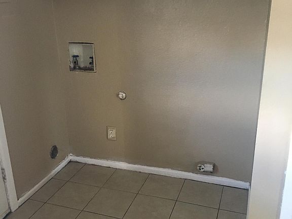 4th image of 724 W Silver Dr