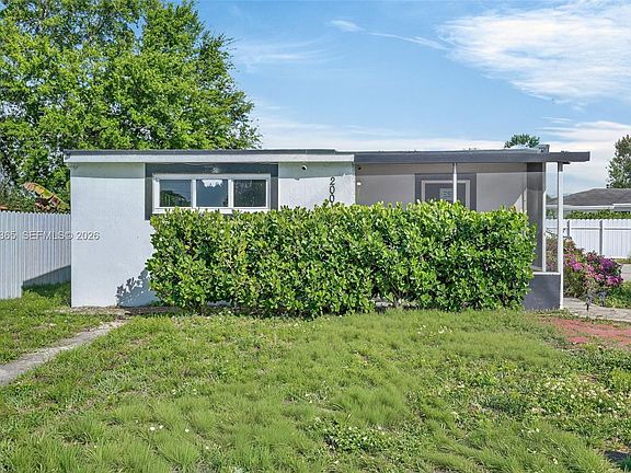 2nd image of 2001 Rutland St