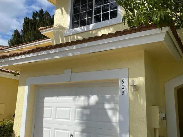 925 Imperial Lake Rd, West Palm Beach, FL 33413