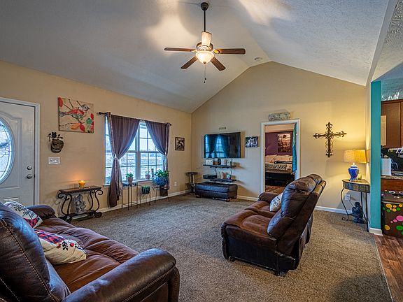 4th image of 156 Davis Ln