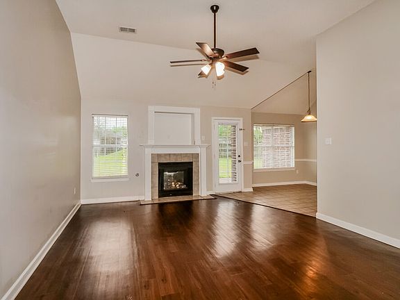 5th image of 185 Mossy Springs Dr