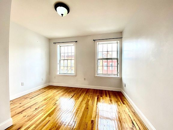 5th image of 154A 18th St #3R