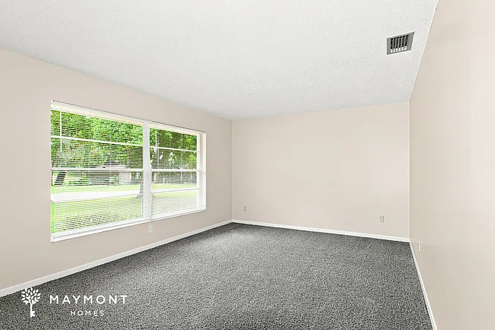 3 bed, 2.0 bath, 1738 sqft, $1,945 — Photo 3
