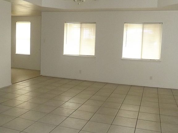 3rd image of 3610 Northcrest Dr