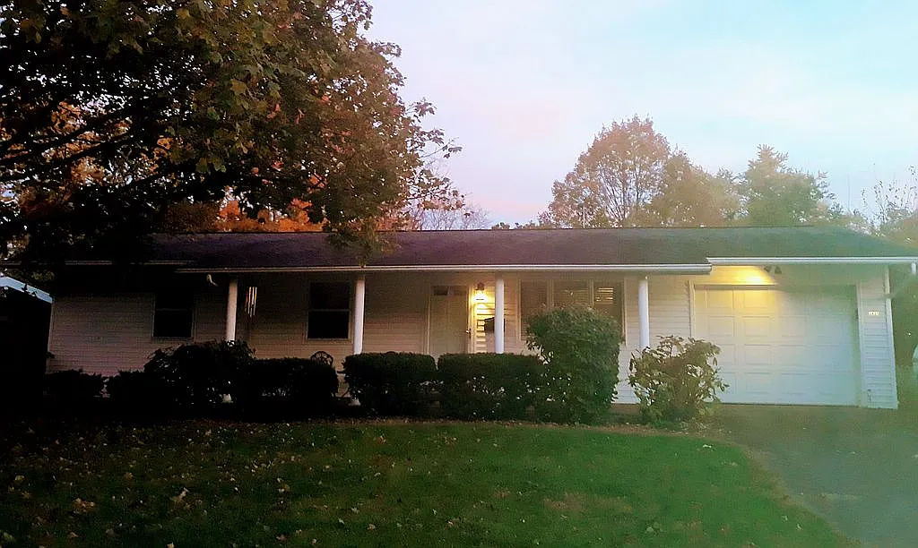 1411 Towanda Ave photo 1