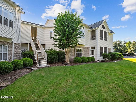 2nd image of 3901 Botsford Ct Unit 201