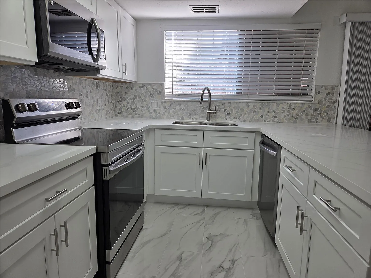 2 bed, 2.0 bath, 1292 sqft, $1,500 — Photo 1