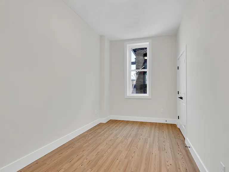 472 Main St — Photo 7