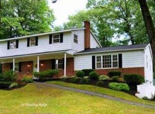 16 Winding Rdg, Clifton Park, NY 12065