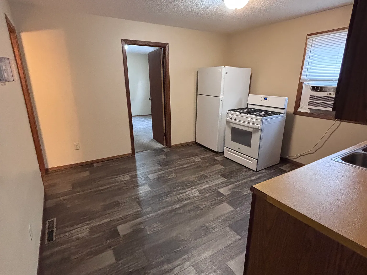 2 bed, 844 sqft, $999 — Photo 3