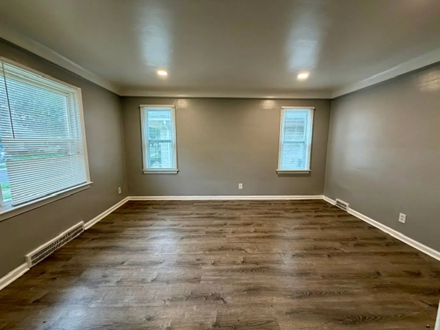 Charming 3-Bedroom Brick Bungalow $1,300/Month — Photo 4