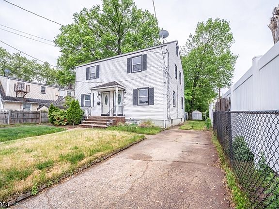 2nd image of 909 Lincoln St