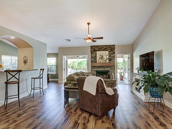 4th image of 4508 E Thistle Landing Dr