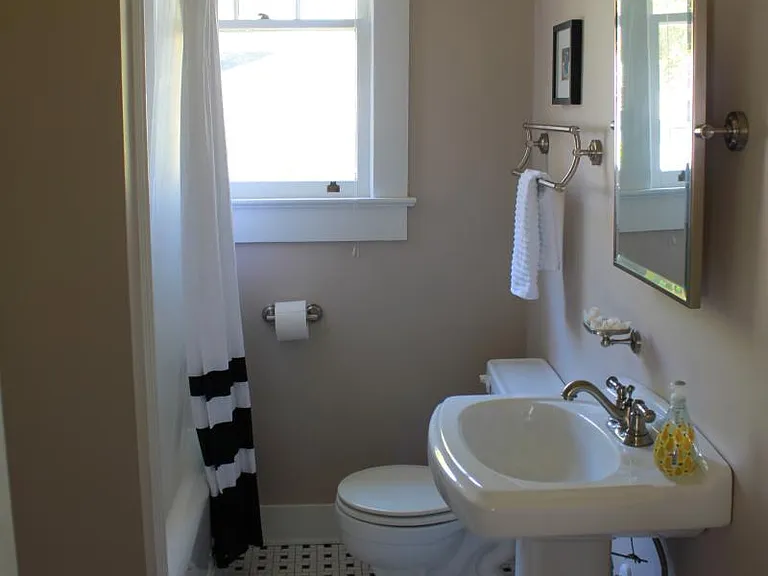2nd Full Bathroom