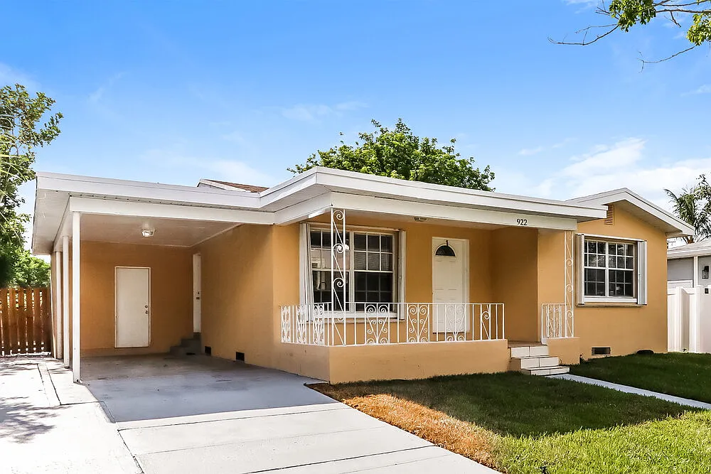 3 bed, 1.0 bath, 1199 sqft, $2,105 — Photo 4