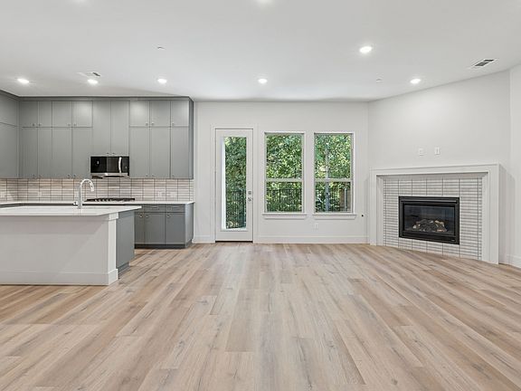 2nd image of 452 Waters Edge Dr Unit 824
