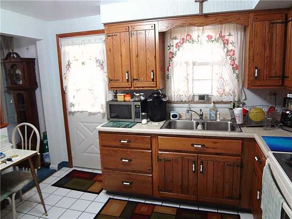 4th image of 1805 Wood St