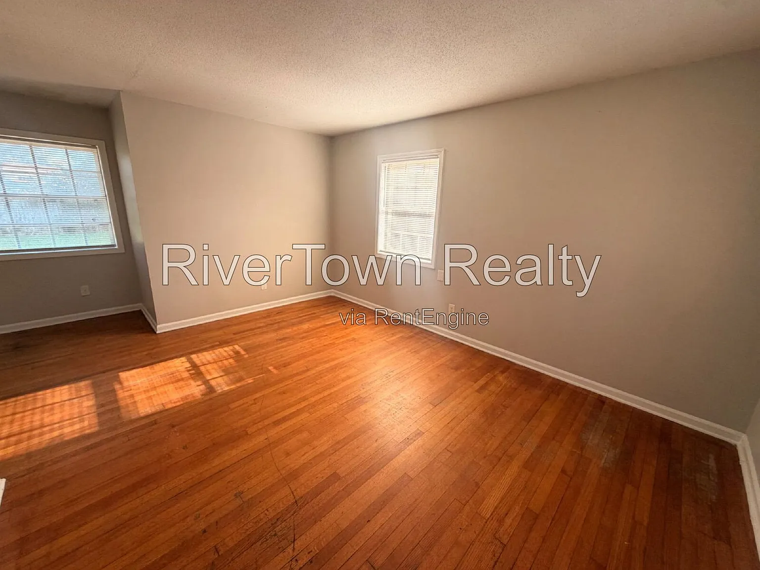 3 bed, 1.0 bath, 943 sqft, $1,095 — Photo 4