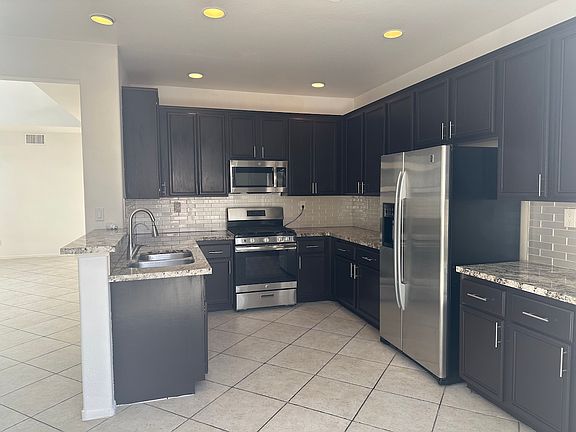 3rd image of 1725 Pomerado Dr