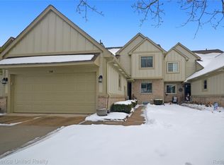 746 Red Maple Ln, Wixom, MI 48393
