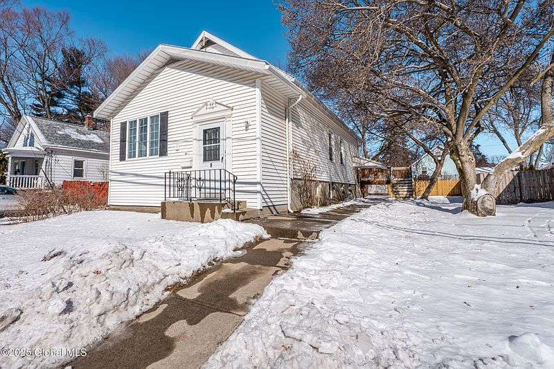 2nd image of 9 Newton Street
