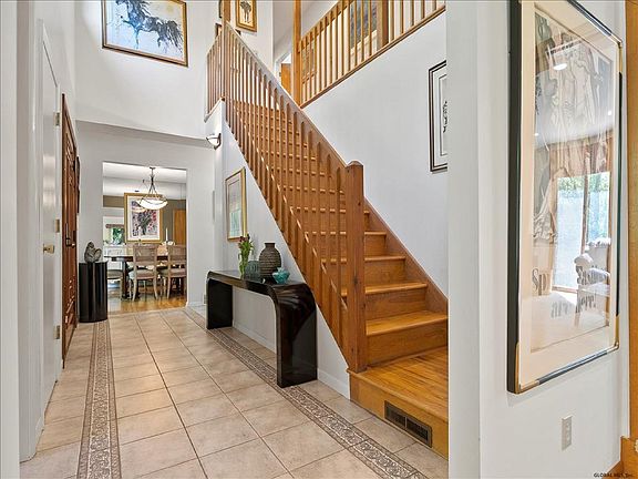 5th image of 18 Ramblewood Ct