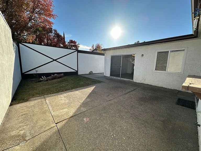 312 N Riverside Dr — Photo 21