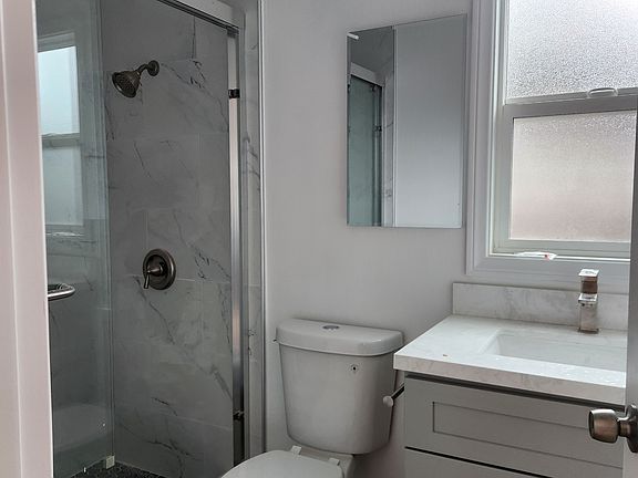 5th image of 848 1/2 W Colorado Blvd