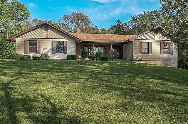 1st image of 4396 Woodridge Dr