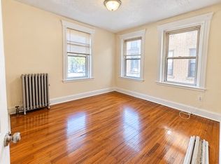 360 Riverway APT 14, Boston, MA 02115
