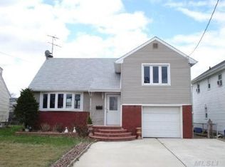 154 S Bay Ave, Freeport, NY 11520