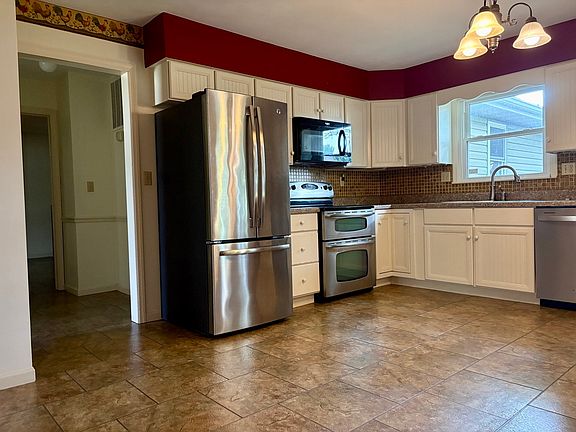 4th image of 605 Oakdale Dr