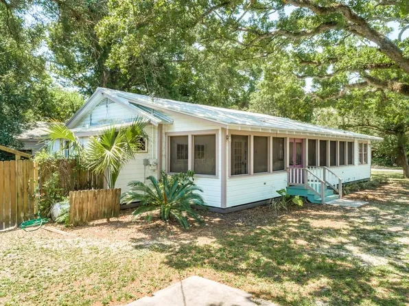 55 12th St, Apalachicola, FL 32320