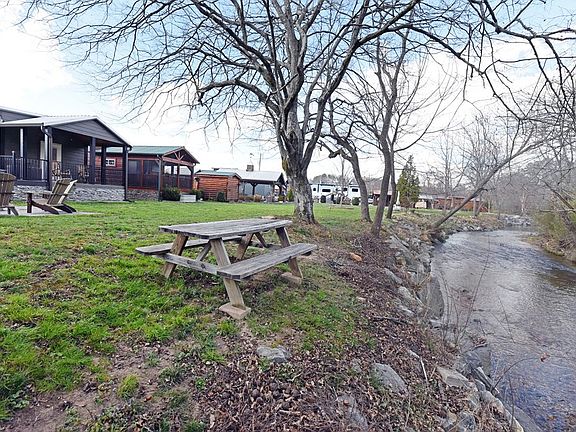 3rd image of 435 Golden Nugget Rd