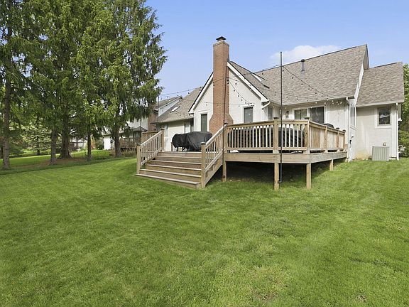 4th image of 629 Reindeer Ln