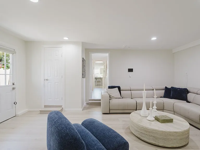 10619 Mather Ave — Photo 36