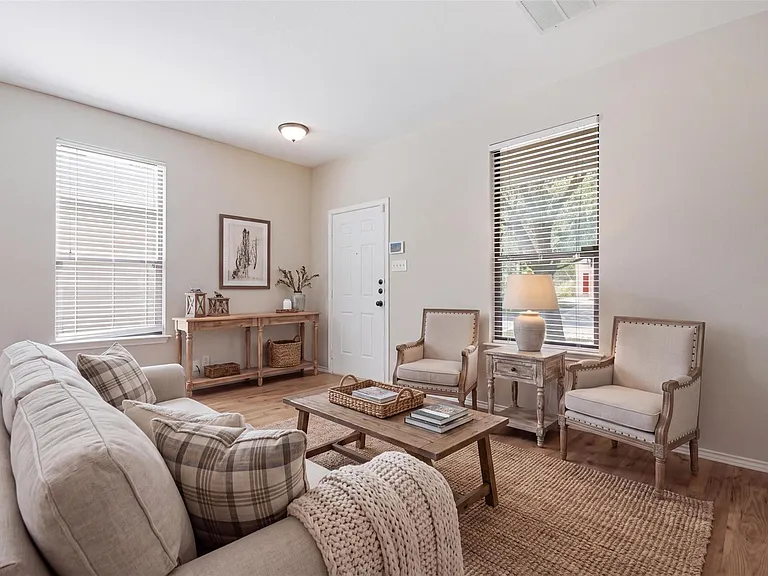 280 Cordero Dr — Photo 2