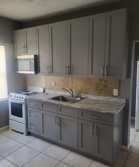 1639 NW 3rd St #7 — Photo 2