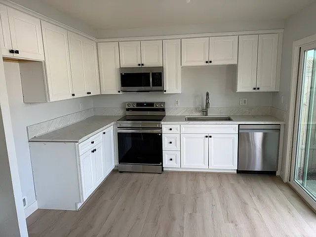 10765 Esmeraldas Dr — Photo 2
