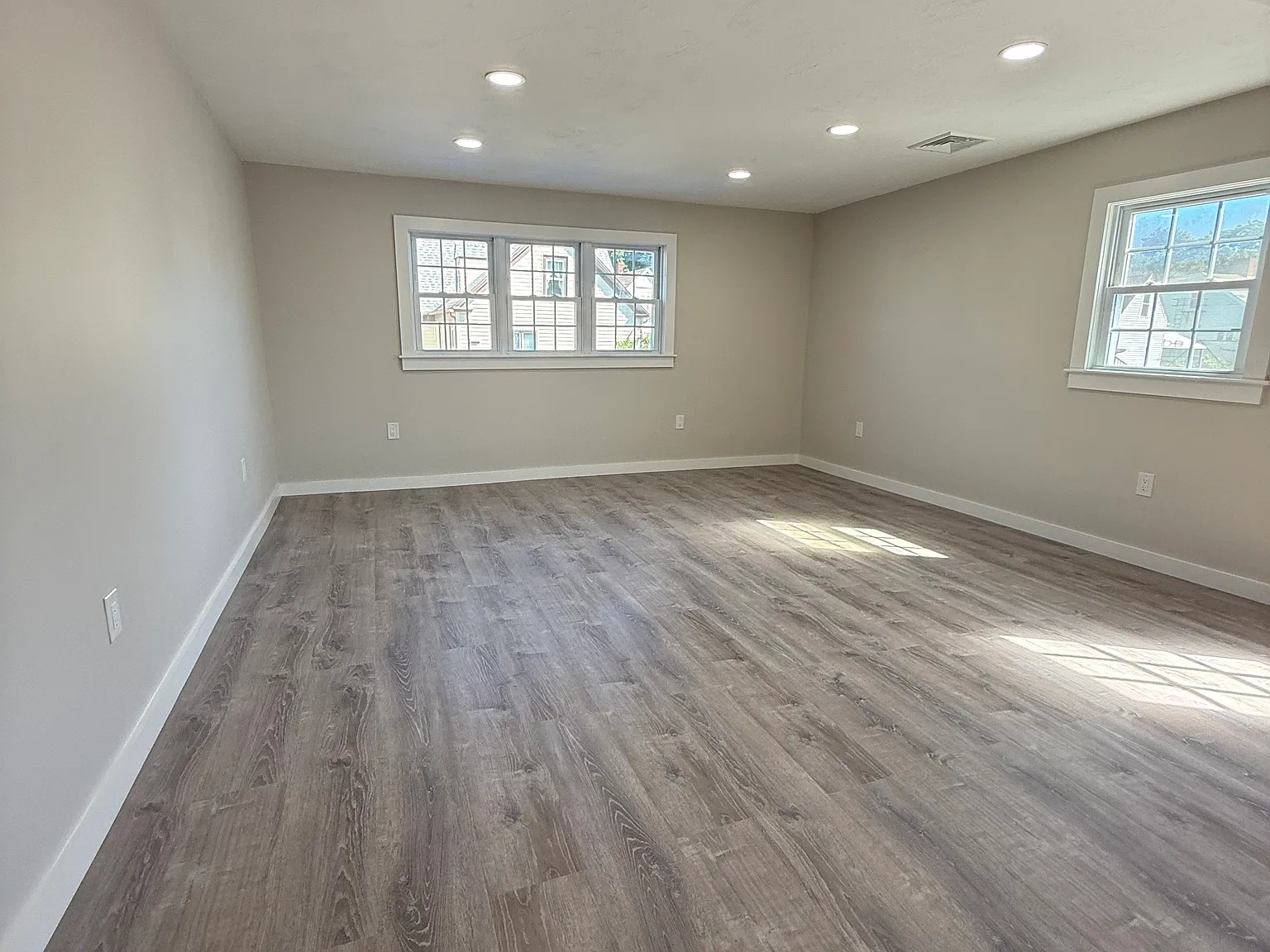 3 bed, 1300 sqft, $2,500 — Photo 2