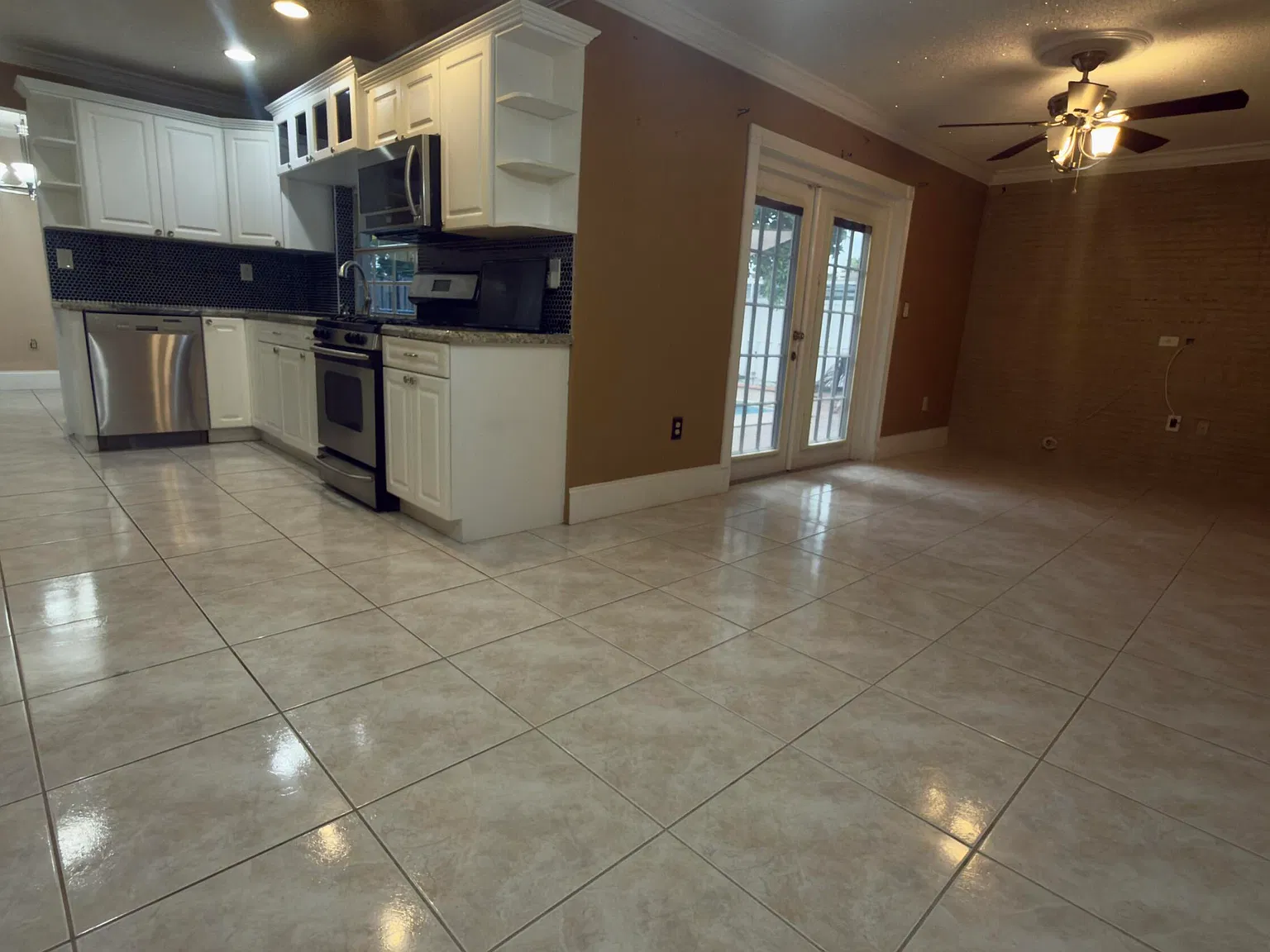 4 bed, 2.0 bath, 1658 sqft, $3,499 — Photo 4