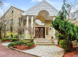 181 Briarwood Xing, Lawrence, NY 11559